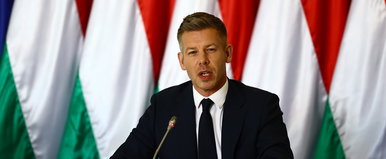 Durván beleszállt a HírTV Magyar Péterbe a kormányzati átadás után, éles jelzőkkel illették