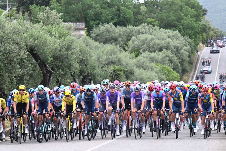 Huligánok támadtak a Giro d'Italia versenyzőire, példátlan eset a sorozat történelmében