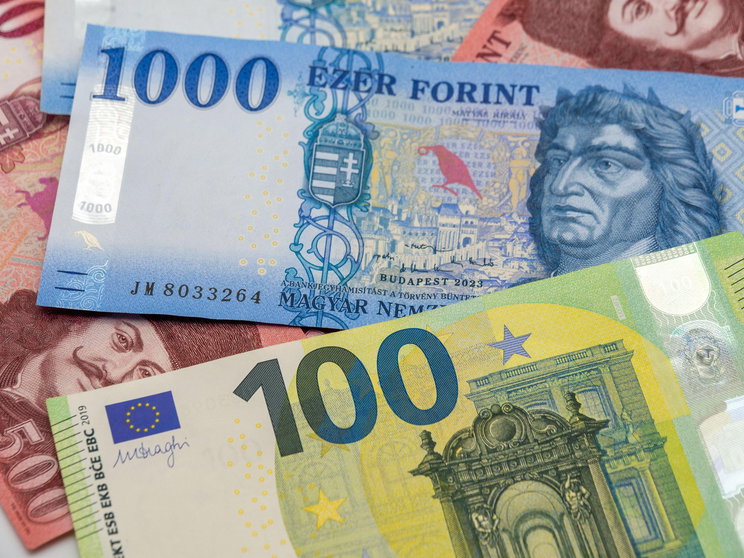 Katasztrofális hatása lehet a forint erősödésének, a szakértők kongatják a vészharangot