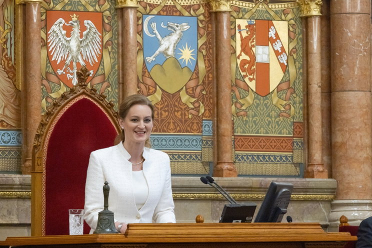 Pusztító poén készült Forsthoffer Ágnes székéről, megjelentek az interneten az első tiszás mémek