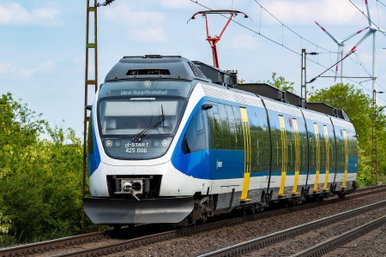 Vitézy Dávidnak fel van adva a lecke, észbontó fényképet készítettek a MÁV egyik járatán