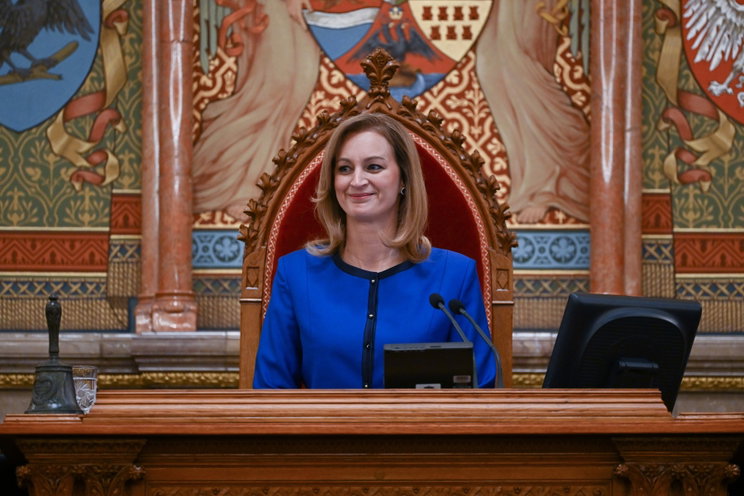 Újabb fejezetéhez ért Forsthoffer Ágnes és a házelnöki szék drámája, váratlan felajánlás érkezett az ügyben