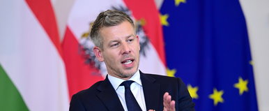 Nem hallgat tovább Magyar Péter, elárulta, mi történt valójában a varsói katonai ceremónián