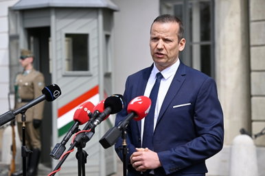 Kíméletlenül nekiesett Toroczkai László Magyar Péternek a parlamentben, nem maradt el a viszontválasz sem