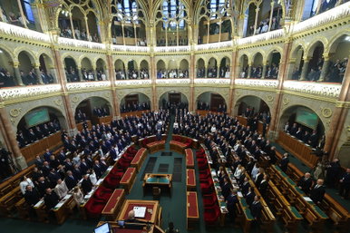 Fideszes csúcspolitikus mentemi jogáról szavazott a parlament, a Tisza Párt nem függesztette fel azt
