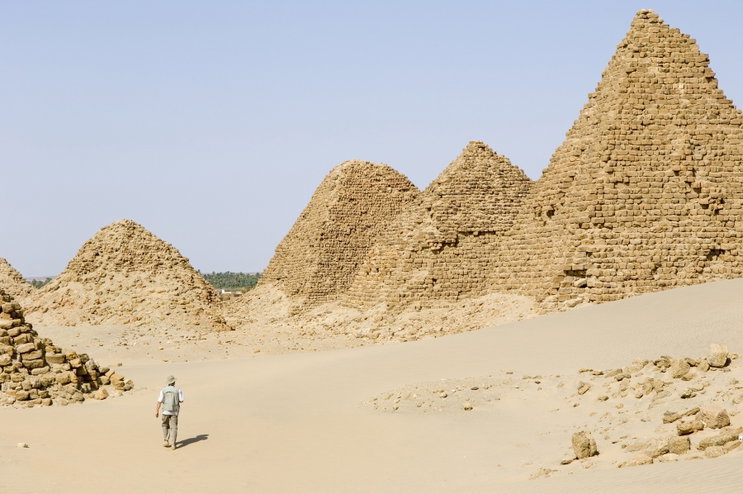Világszenzáció a Szaharában, az egyiptomi piramisoknál is idősebb gigantikus sírokat találtak