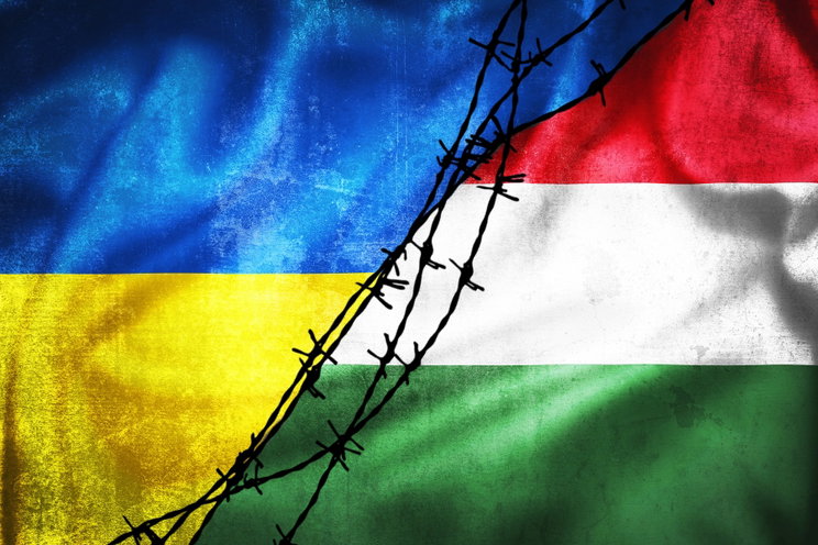 Trianonra emlékező plakát tűnt fel Ukrajnában, magyarul is üzentek rajta