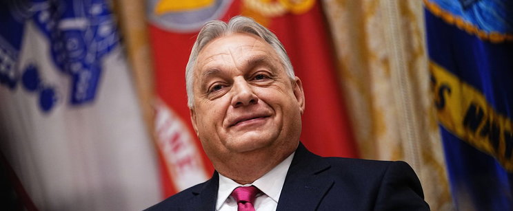 „Orbán Viktor érettségi zakójába bújt bele Gulyás Geri” – Molnár Áronék az év viccét sütötték el