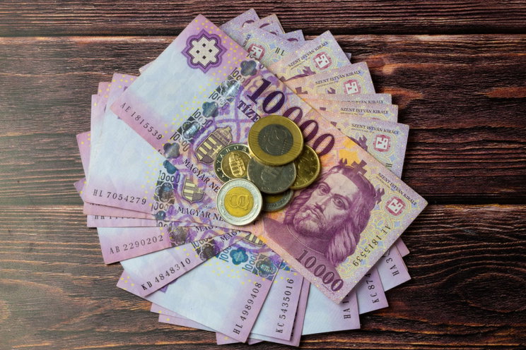 Visszautasította az többszázmilliós lottónyereményt, durva, mit kért helyette a 20 éves lány