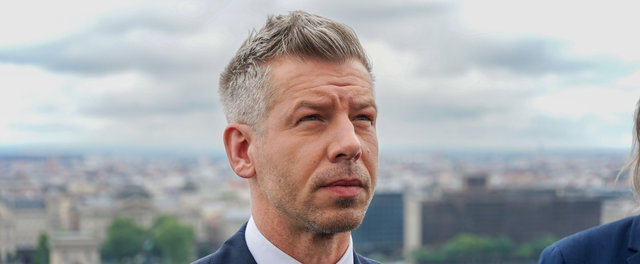 Humoros jelenet Magyar Péter sajtótájékoztatóján, ez a pár másodperc bearanyozza napodat