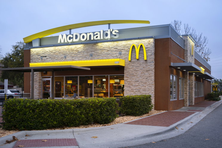 A foci-vb árnyékában bővít Magyarországon a McDonald's, váratlan helyen nyílik Meki