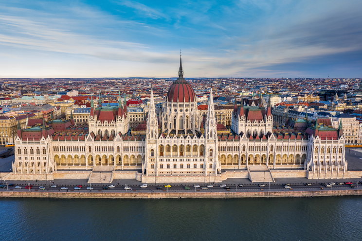 Dráma a benzinkutaknál, eltörölték a hatósági benzinárakat, jön a piaci valóság
