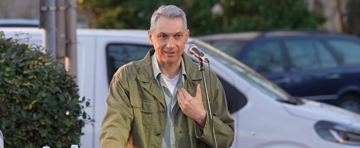 Brutális erővel esett egymásnak Lázár János és Vitézy Dávid, ilyen a politikai Mortal Kombat