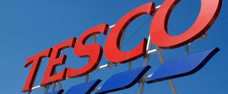 A Tesco árai újabb fordulatot vesznek, több mint 900 termék lesz olcsóbb Magyarországon