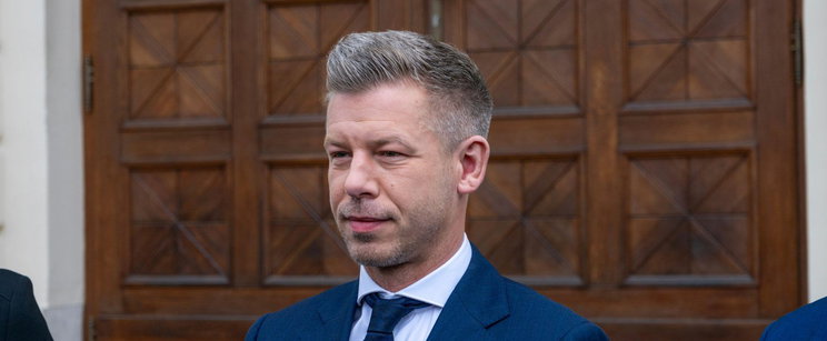 Drámai felfordulás a Tisza kormánynál, 83 vezető repült, az MTVA élén is azonnali váltás, Magyar Péter már a kormányülésről jelentkezett