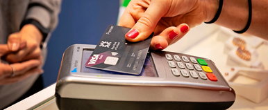 Vége a díjstopnak, mától ismét drágább a bankolás