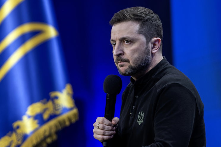 Zelenszkij egyeztet a finnekkel, drámai a helyzet, drónveszély miatt légtérzár, NATO vészhelyzet