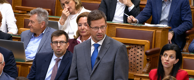 „Ez egy diktatúra cinizmusa, a jogállam vége” – brutális vita zajlott le a parlamentben Sulyok Tamás sorsáról