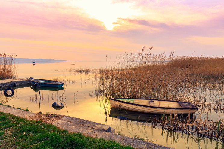 Szombatra is zivatarriasztás, ezekben a vármegyékben kell majd esernyő, közben gőzerővel apad a Balaton - Időjárás-előrejelzés