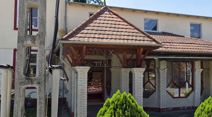 A Balaton árnyékos oldala: Így enyészik el a egykor szebb napokat látott Főnix Hotel