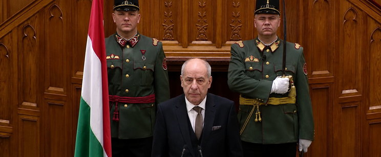 "Köszönje meg a családi utazásokat!" - Nagyon durván búcsúztatják Sulyok Tamás