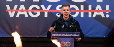 "Maradt a kék festékből" - Irgalmatlan savazást kap Magyar Péter és az új plakátkampány