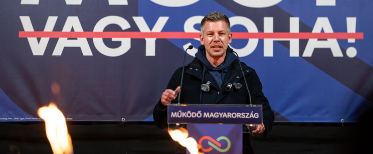 "Maradt a kék festékből" - Irgalmatlan savazást kap Magyar Péter és az új plakátkampány