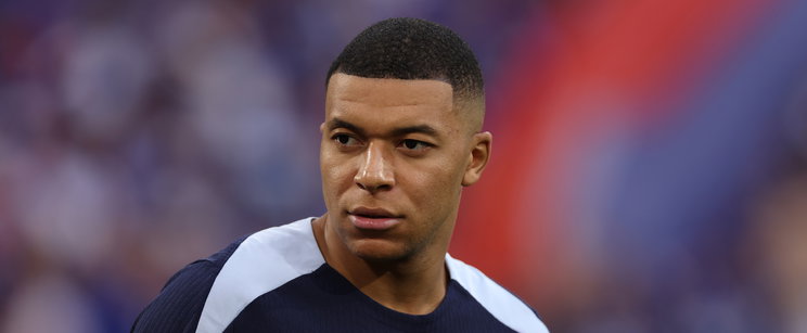Megtörtén a jég, Mbappé végre megmutatta bikinitangás barátnőjét, leolvadt az internet