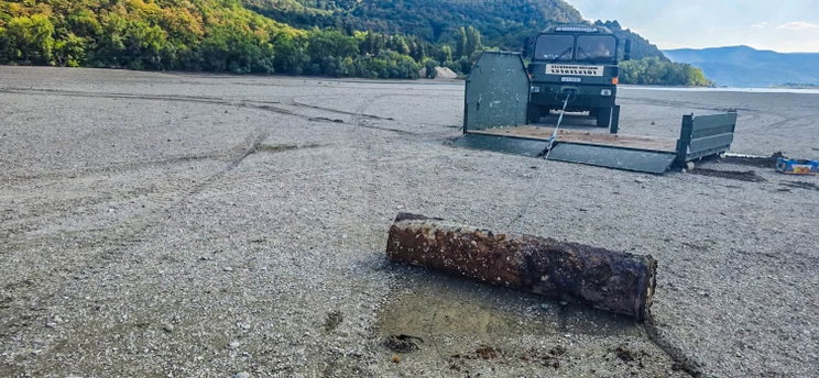 Féltonnás vízi aknát találtak fürdőzők a Kisoroszi Szigetcsúcson