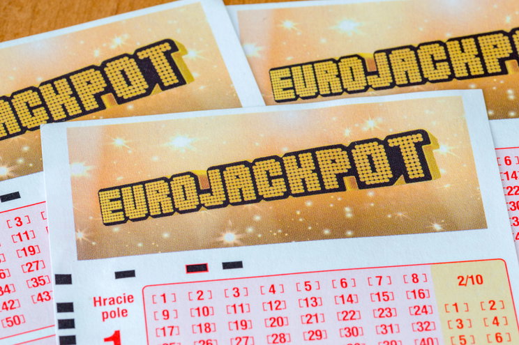 Hatalmas összeg marad a kalapban: mutatjuk az Eurojackpot 33. hét pénteki sorsolásának eredményeit!