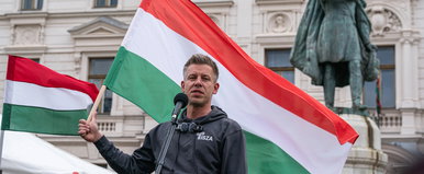 Pócs János rákapcsolt, Magyar Péter alsógatyáját posztolta ki