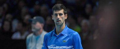 A törülközőjébe hányt, rosszul lett meccs közben Novak Djokovic - Videó