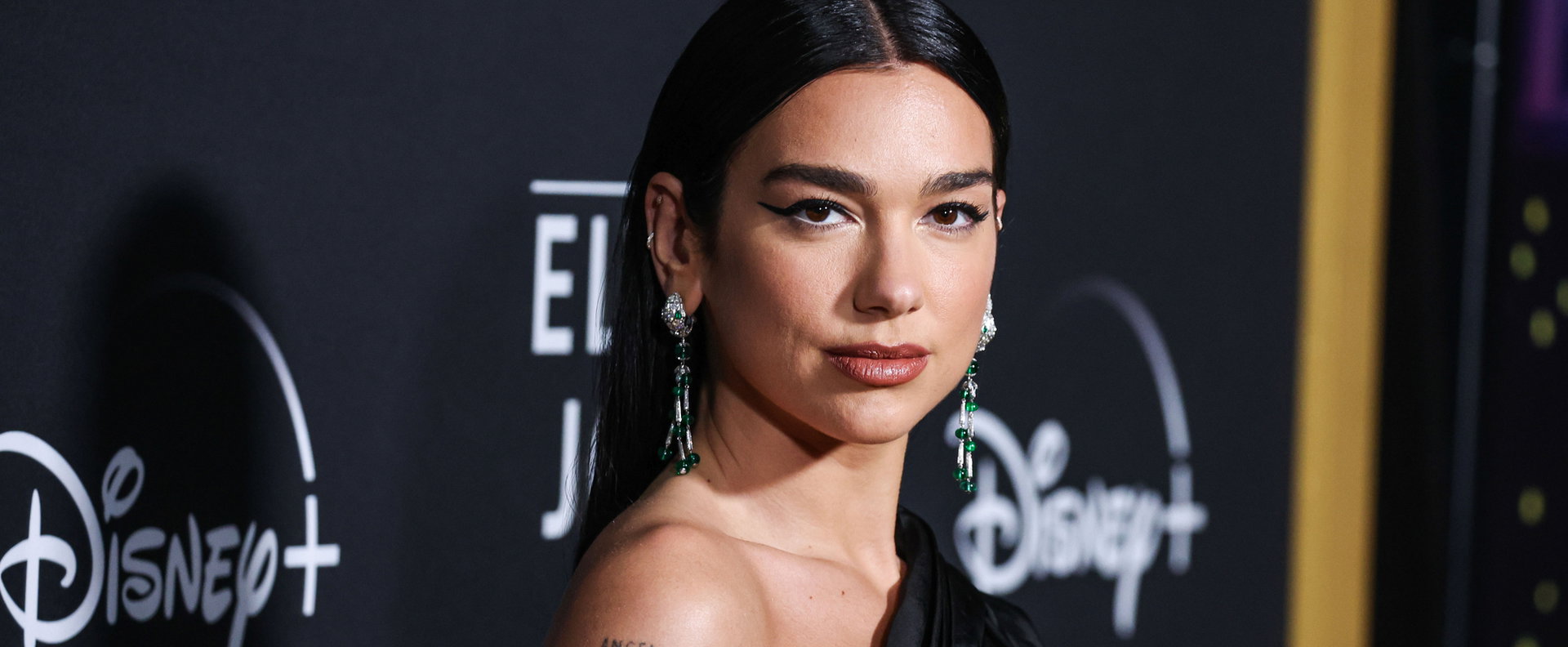Dua Lipa csak picike bikinit dobott a testére, mámorító a látvány