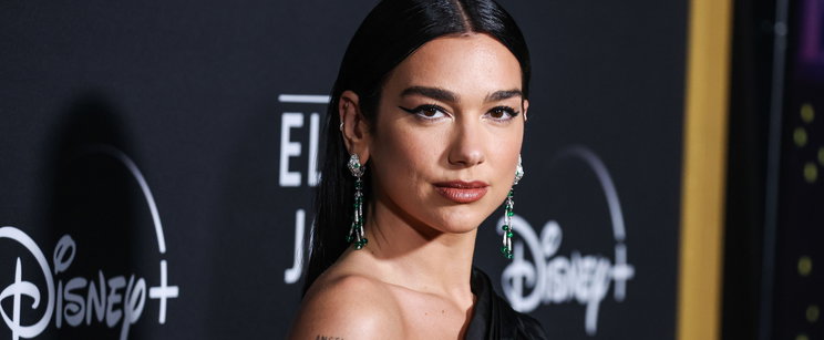 Dua Lipa csak picike bikinit dobott a testére, mámorító a látvány