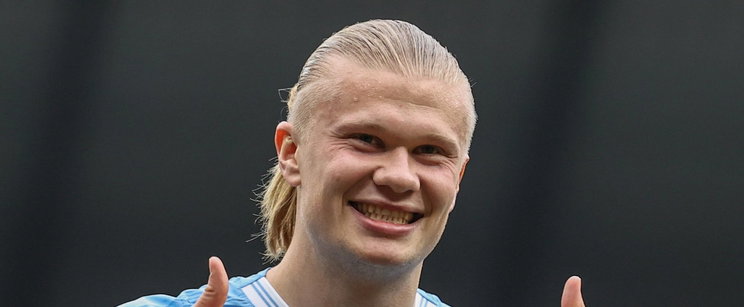 Sírva röhög a net Haaland új séróján - A rettegett vikingből egy pillanat alatt cserkészfiú lett