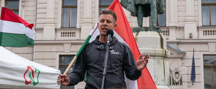 „Vándorcirkusz folytatódik...” - előkerült Magyar Péter tüntetéseiről ismert platós kocsi, kibuktak miatta az emberek