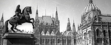 Így festett a szétlőtt Parlament 1945-ben - Megrázó felvétel került elő a magyar történelem legsötétebb órái után