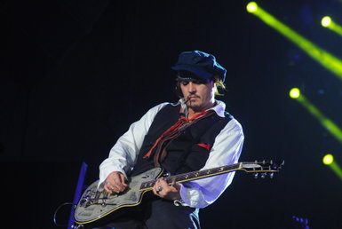 Budapestre érkezik Johnny Depp és együttese, a Hollywood Vampires