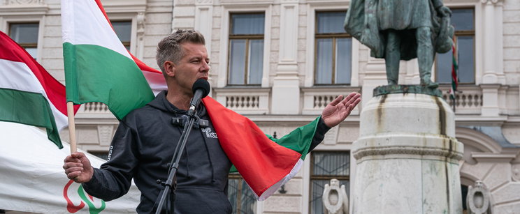 A "kis kopasznak" nem akart nyilatkozni, kinyomta a telefont Magyar Péter korábbi bizalmi embere