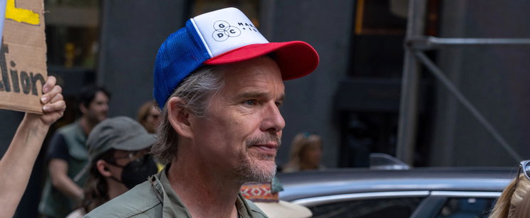Ethan Hawke egy kétes aranybizniszbe keveredett, és ezért még a szabadságát is kockára tette