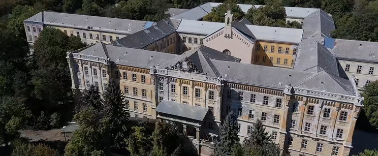 Bemerészkedtek a 2007 óta elhagyatott Lipótmezei Elmegyógyintézetbe, ilyen most belülről a hátborzongató tébolyda - videó