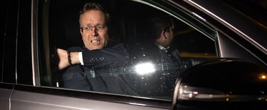 „Újkommunista tempó” – írta Orbán Viktor, miközben kényelmesen nézte a meccset Belfastban a Hankó-kabaré alatt