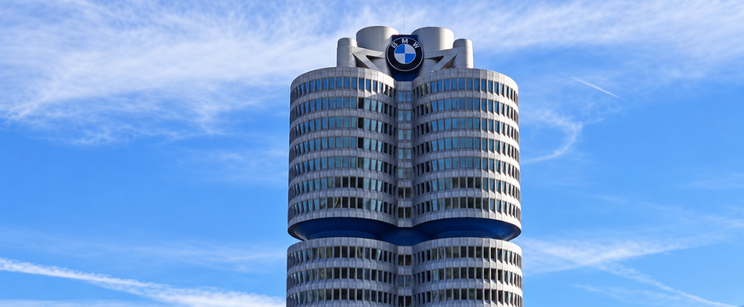 Az autógyártás óriása vagyonokat kínál a távozásért – megrohanták a BMW belső portálját