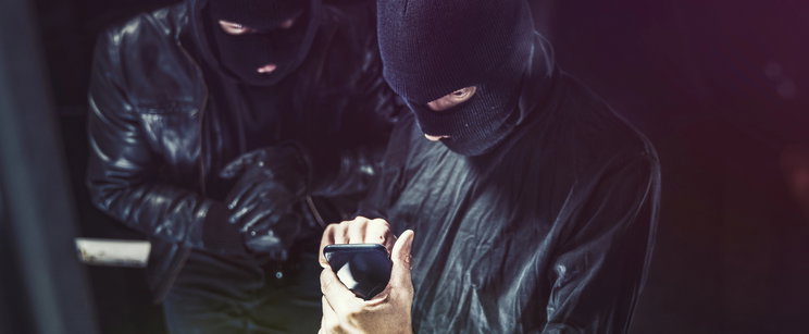 Matolcsy Ádám lehet már életben sem lesz mire megtalálják: A hatóság mellett az alvilág urai is üldözik őt
