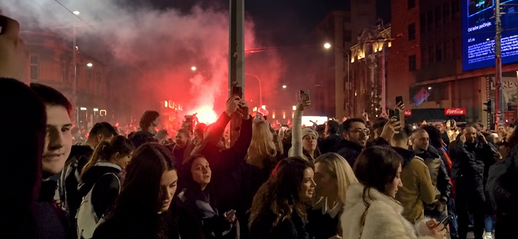 Rossz hírek érkeztek Orbán Viktor szövetségeseinek, Vučić elismerte vereségét, Prágában utcára vonultak az emberek Babiš miatt