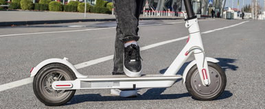 Magyar Péter bejelentette az elektromos rollerek használatára vonatkozó szigorítást, sokan mégis keményebb lépéseket várnak