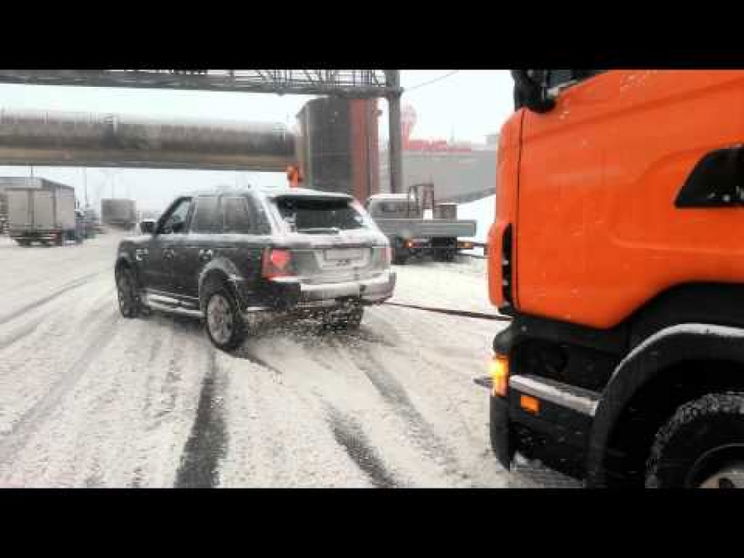 A világ rendje is felborult a csúszós utakon