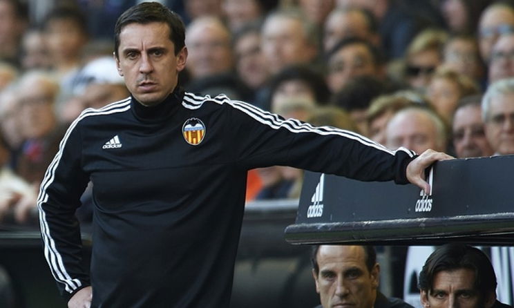 Végül csak kirúgták Gary Neville-t