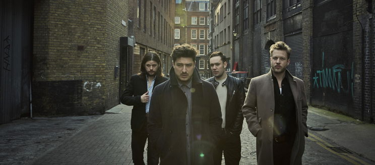 A Mumford & Sons csak hozzánk jön fesztiválozni