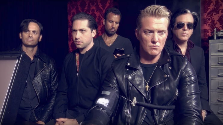 Repülő melltartók és táncoló talpak – a Queens Of The Stone Age koncertjén jártunk